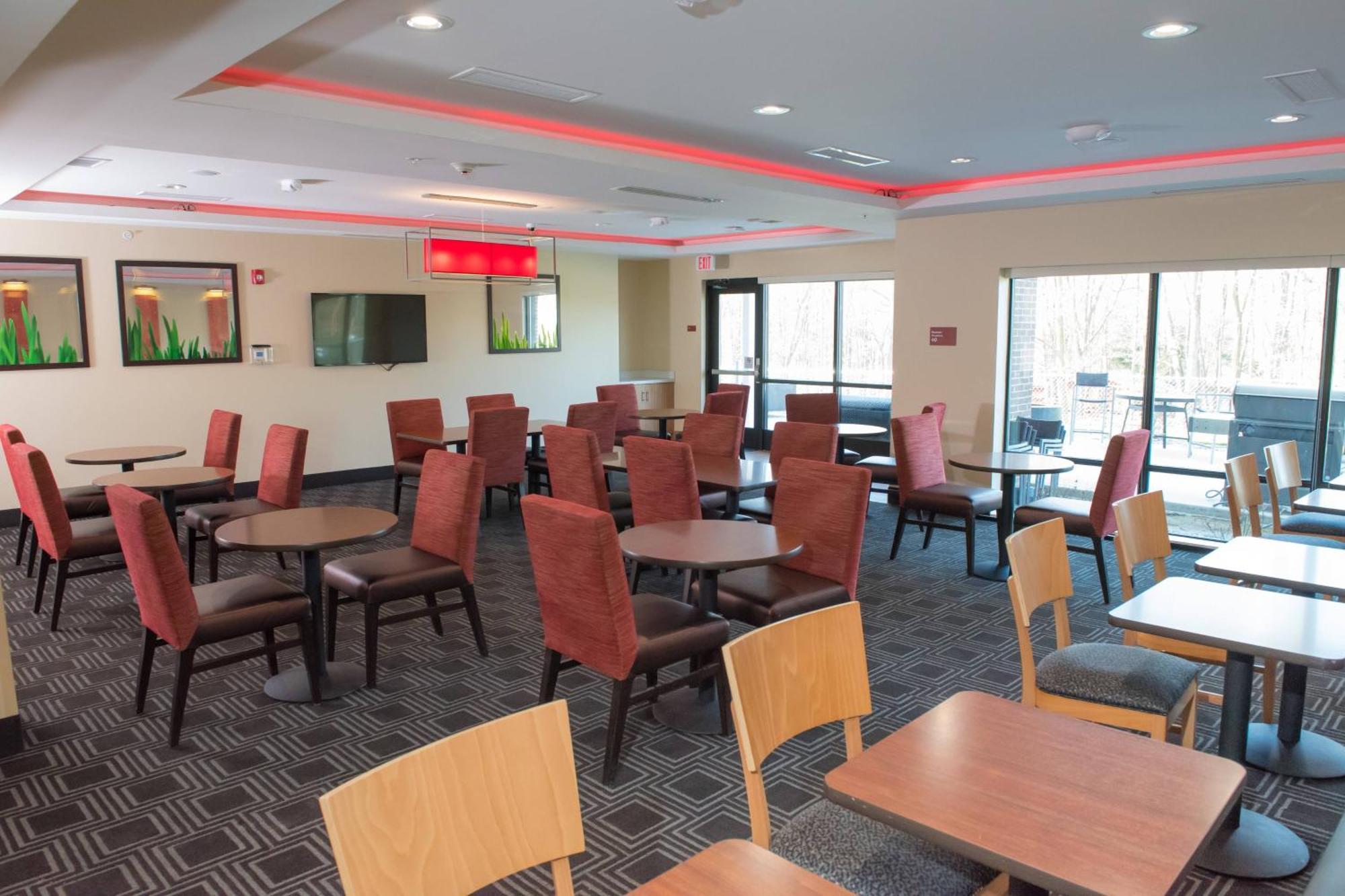 Towneplace Suites By Marriott Battle Creek Bagian luar foto
