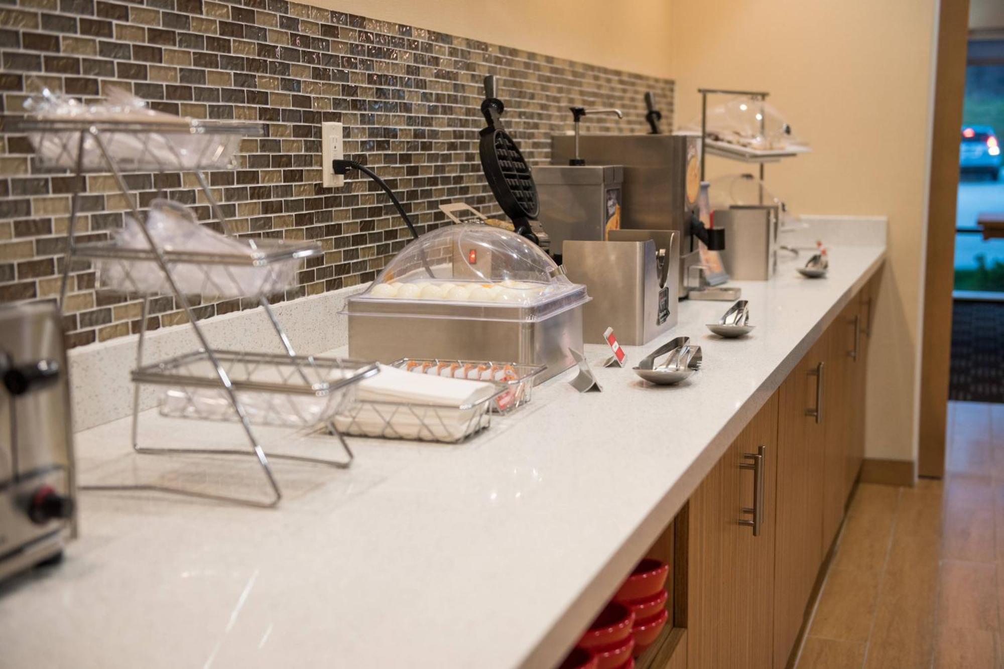 Towneplace Suites By Marriott Battle Creek Bagian luar foto