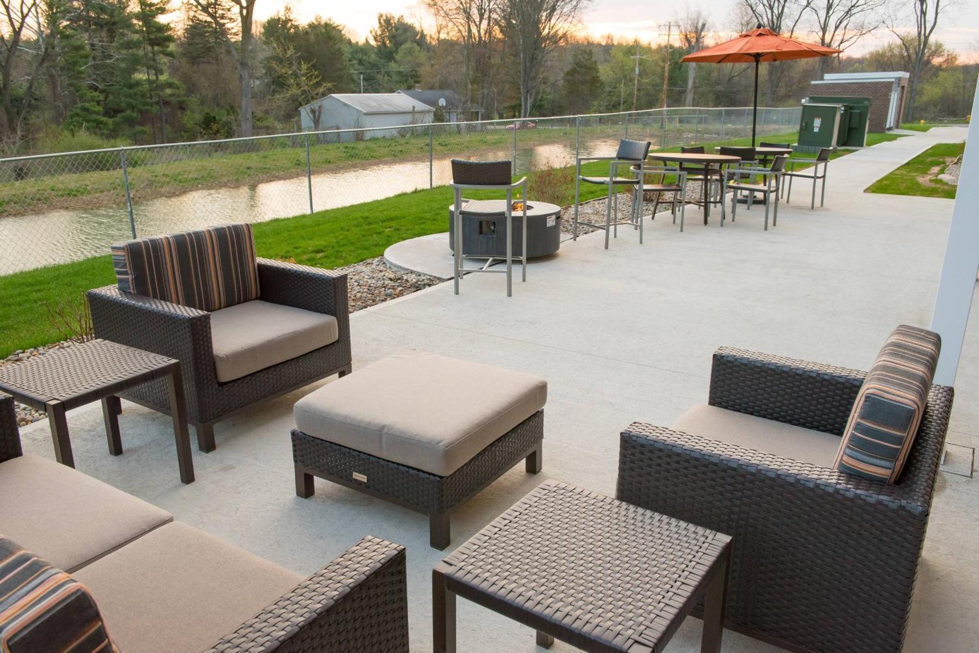 Towneplace Suites By Marriott Battle Creek Bagian luar foto