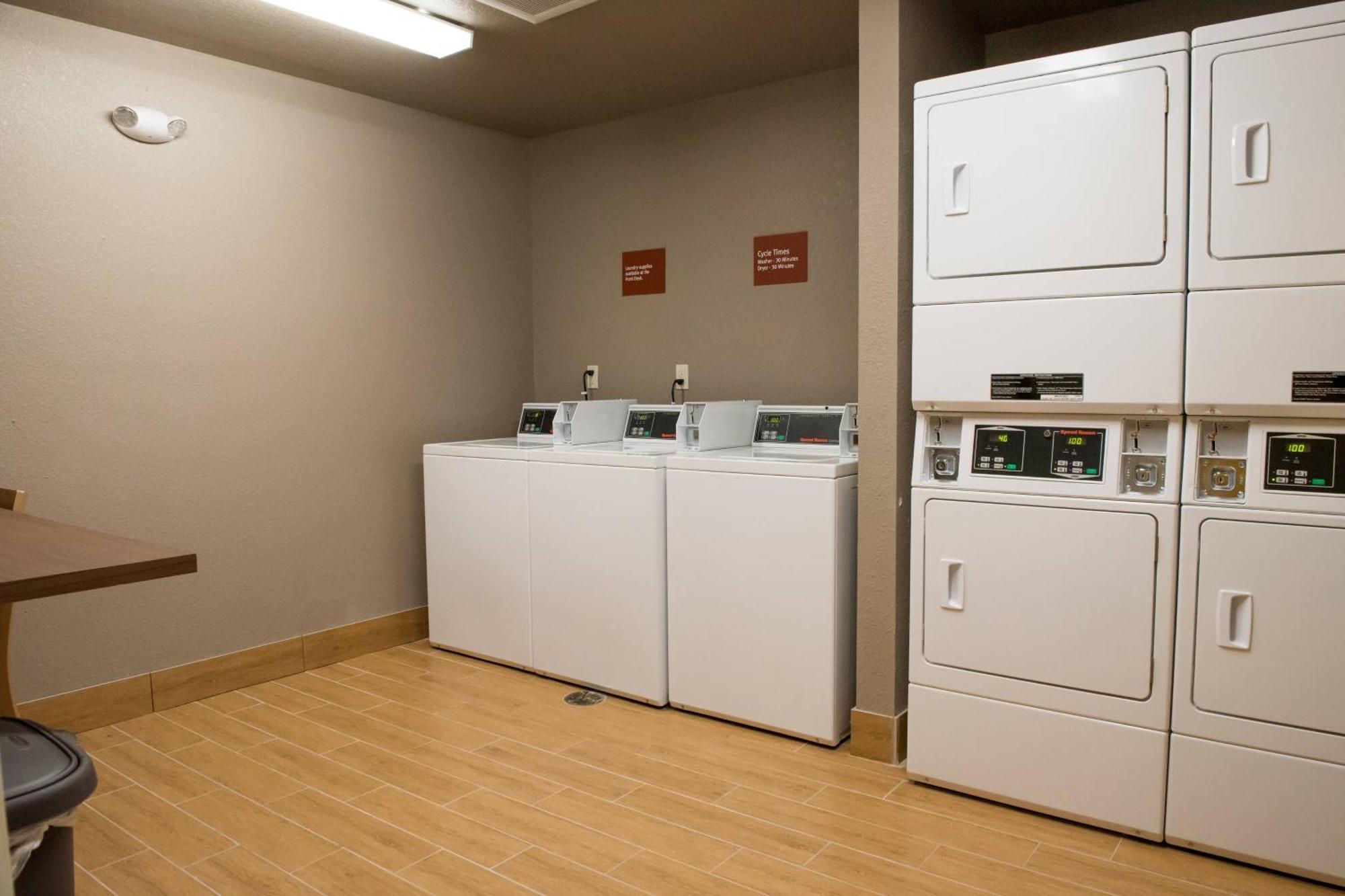 Towneplace Suites By Marriott Battle Creek Bagian luar foto
