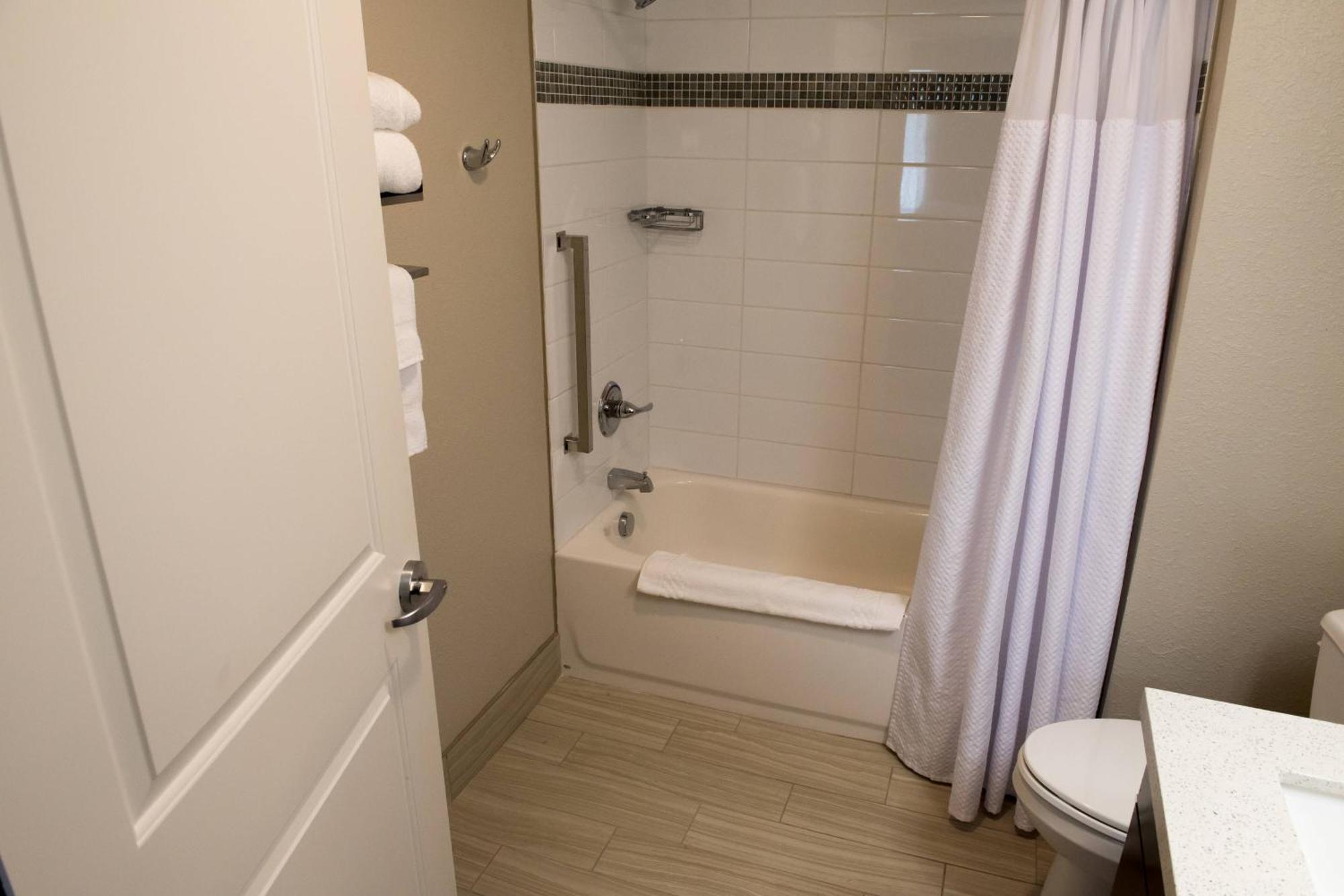 Towneplace Suites By Marriott Battle Creek Bagian luar foto