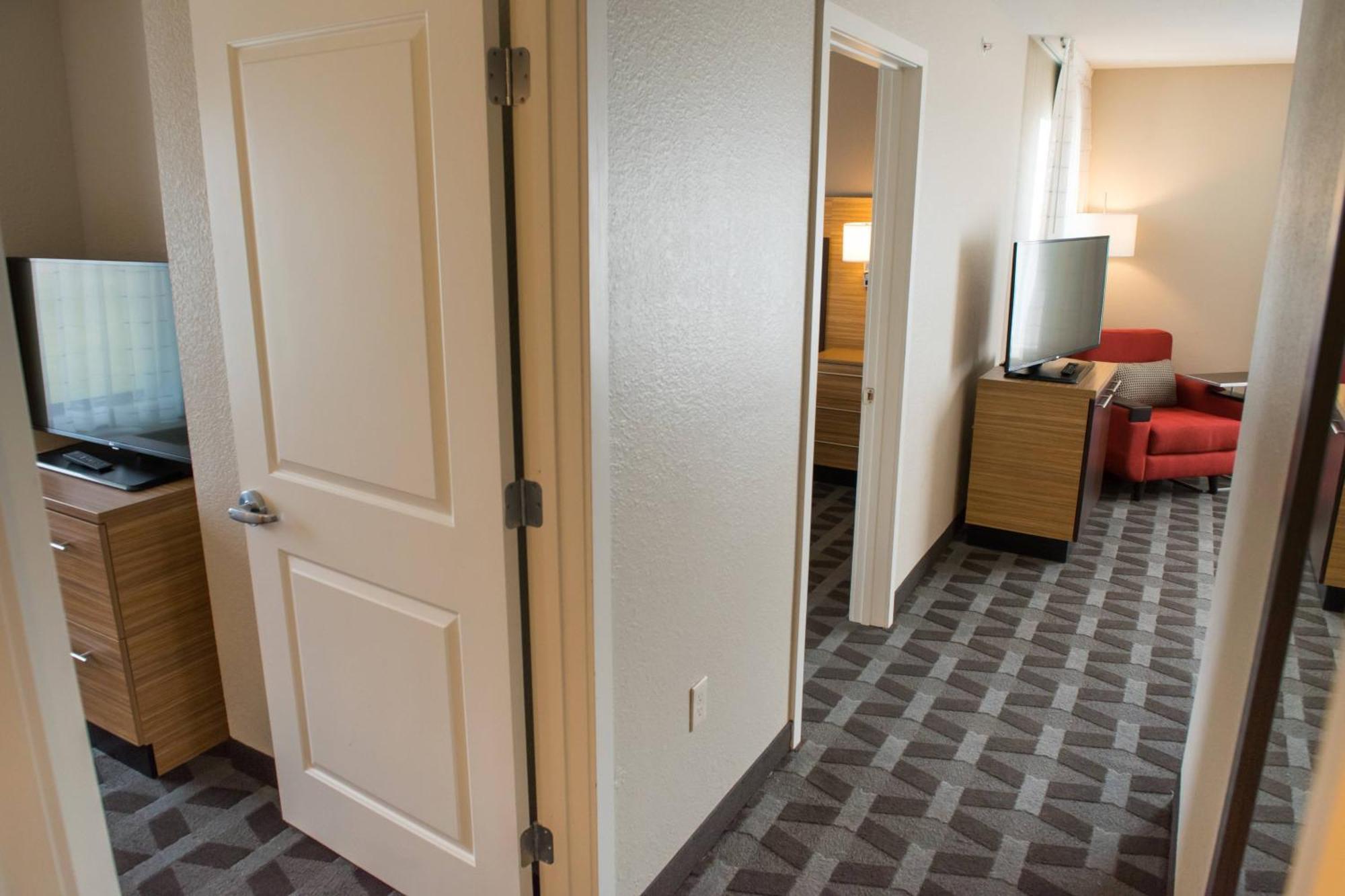 Towneplace Suites By Marriott Battle Creek Bagian luar foto